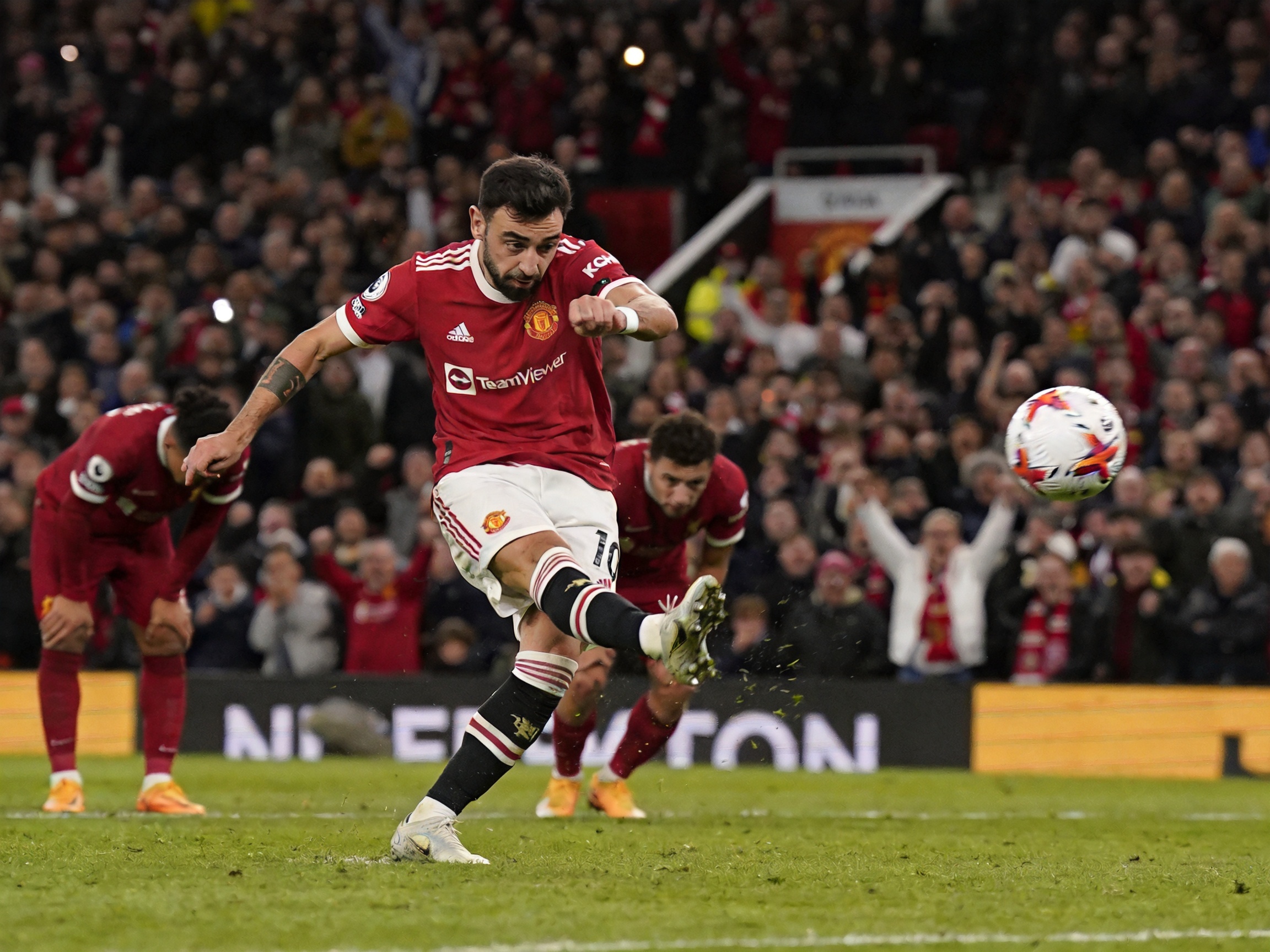 足球比赛精彩瞬间